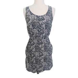 Mossimo black white geometric print tunic tank pockets keyhole